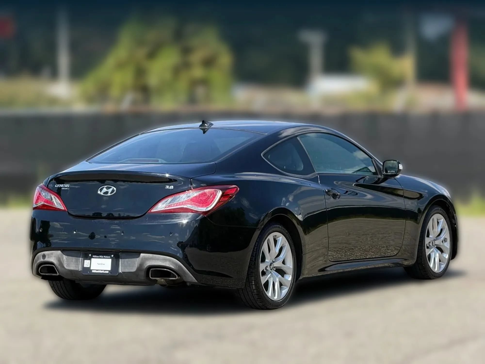 Used 2013 Hyundai Genesis 3.8 RWD image 9