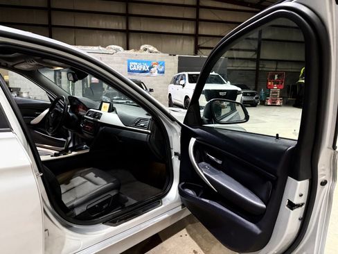 Used 2014 BMW 320i Sedan RWD image 24