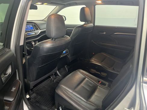 Used 2015 Toyota Highlander Limited Platinum image 25