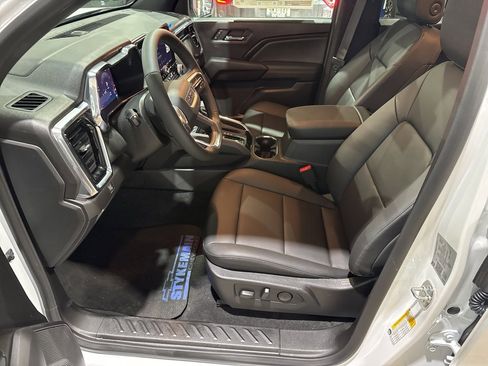 New 2026 GMC Canyon Elevation w/ Convenience Package image 16