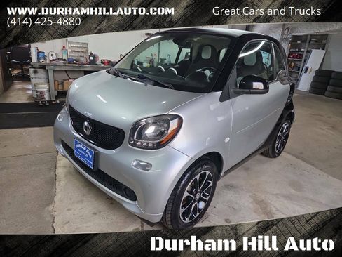 Used 2016 smart fortwo passion RWD image 1