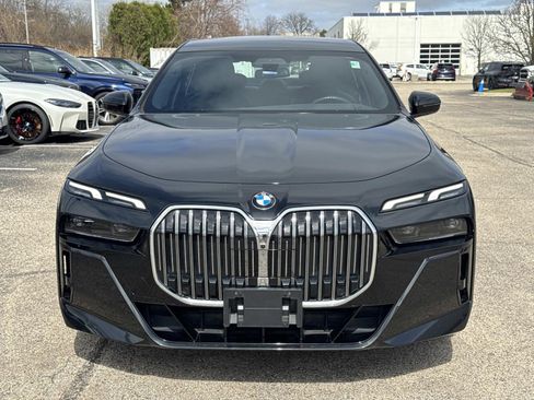 Certified 2023 BMW 760i xDrive AWD/4WD image 2