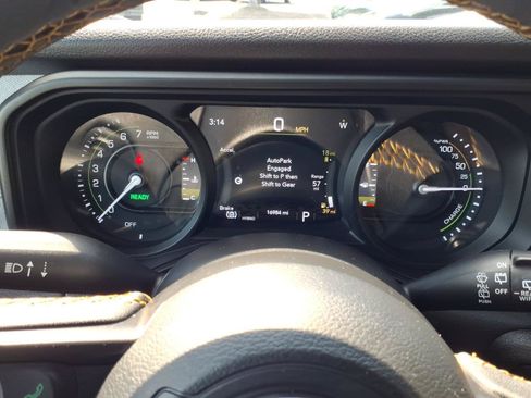 Used 2024 Jeep Wrangler Unlimited AWD/4WD image 25