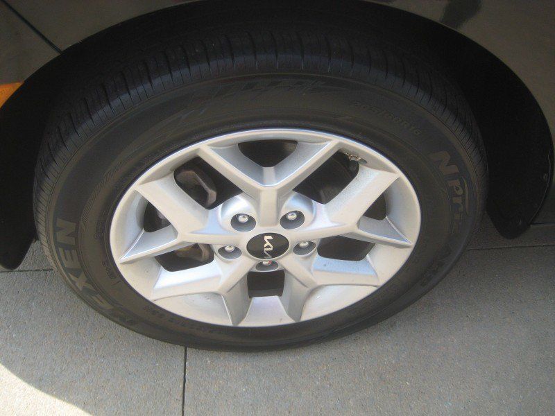 Used 2025 Kia Soul LX w/ LX Technology Package FWD image 10