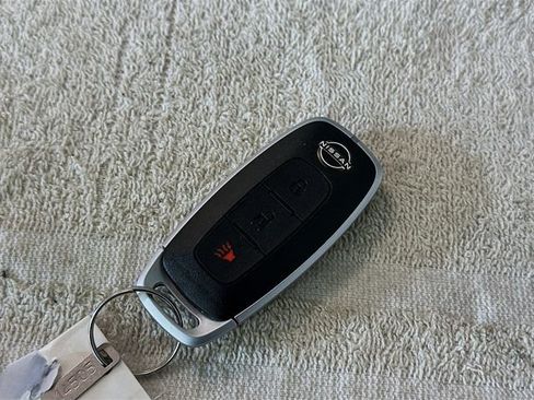 Used 2024 Nissan Pathfinder S image 26