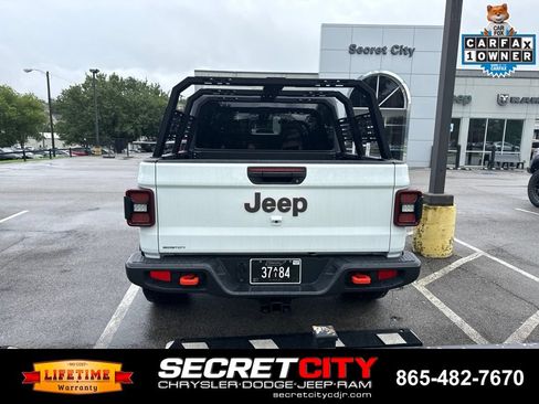 Used 2025 Jeep Gladiator Mojave w/ Convenience Group AWD/4WD image 4
