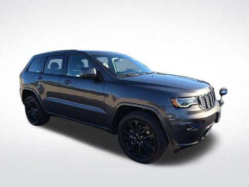 Used 2021 Jeep Grand Cherokee Laredo X image 3