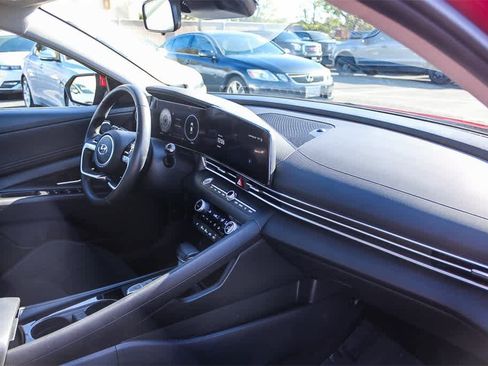 Certified 2023 Hyundai Elantra SEL w/ Convenience Package image 20