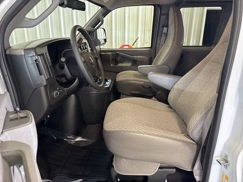 Used 2025 GMC Savana 3500 LT w/ LT Preferred Equipment Group RWD image 29