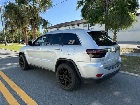 Used 2012 Jeep Grand Cherokee Laredo w/ Laredo E Group RWD image 7