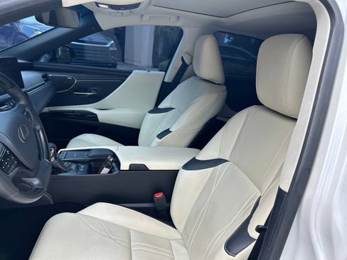 Certified 2022 Lexus ES 300h Ultra Luxury w/ Accessory Package 2 FWD image 14