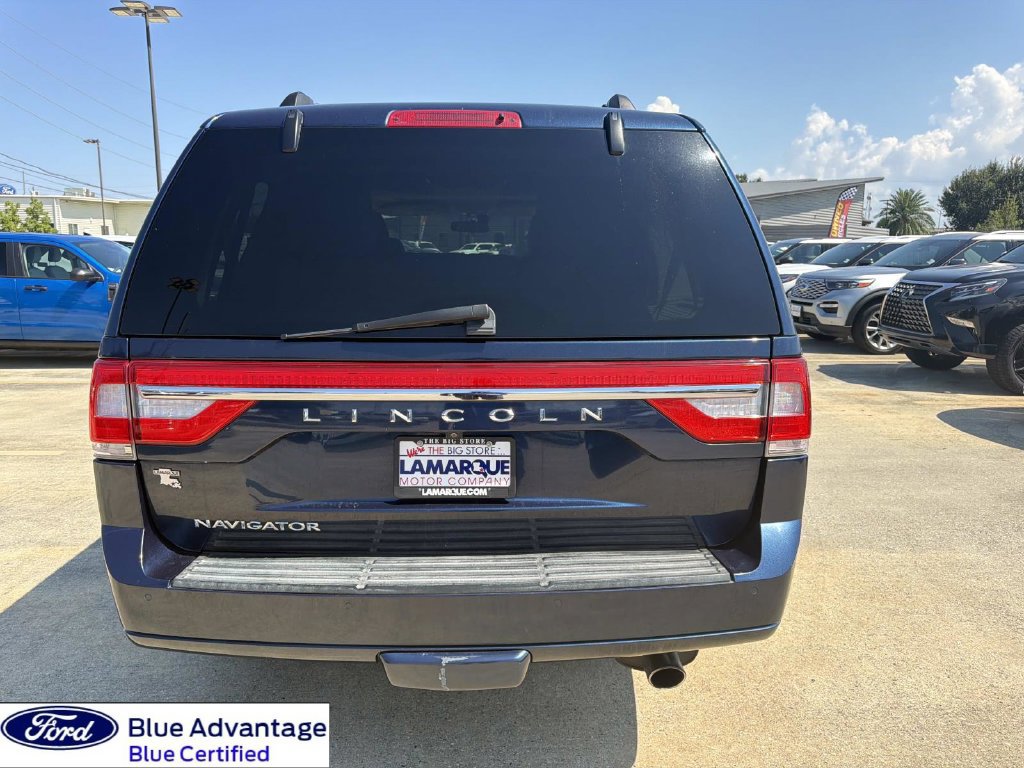Used 2017 Lincoln Navigator Select RWD image 9