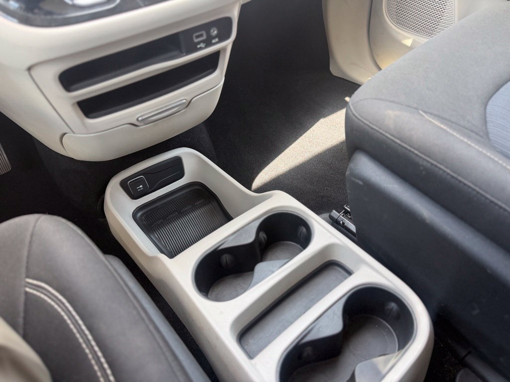 Used 2020 Chrysler Voyager LX FWD image 16
