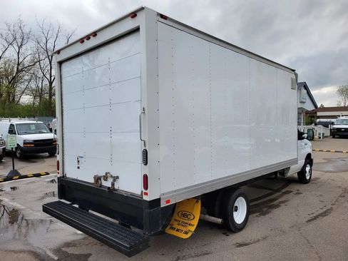 Used 2017 Ford E-450 and Econoline 450 Super Duty w/ Power Windows & Locks Group image 14