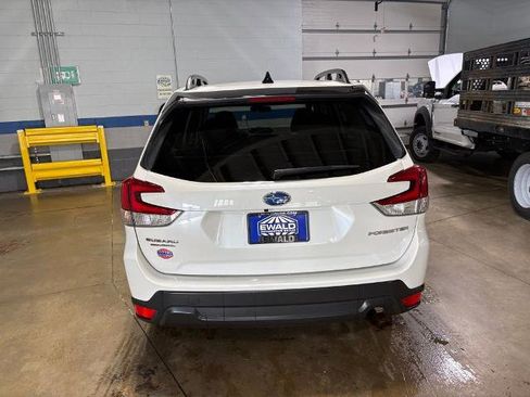 Used 2024 Subaru Forester Premium AWD/4WD image 5
