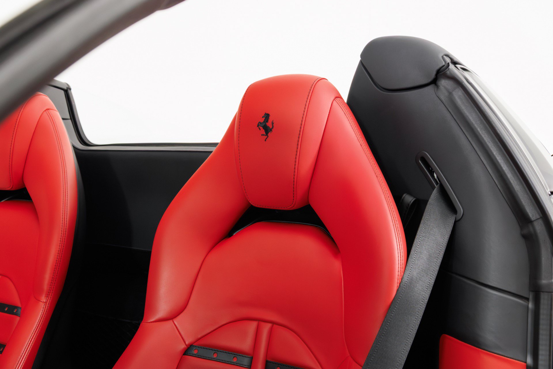 Used 2017 Ferrari 488 Spider RWD image 19