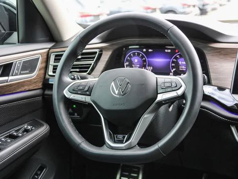 Used 2025 Volkswagen Atlas SEL Premium R-Line AWD/4WD image 16
