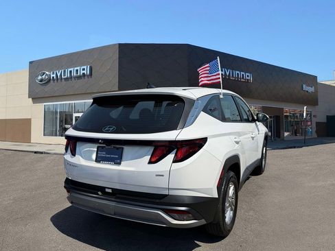 Used 2025 Hyundai Tucson SE AWD/4WD image 8