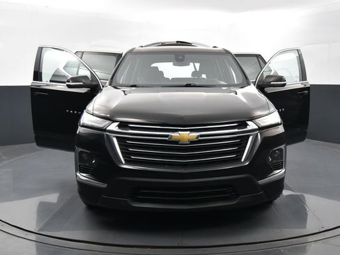 Used 2022 Chevrolet Traverse LT image 37