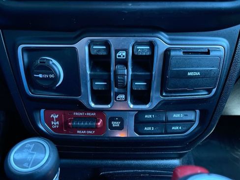 Used 2019 Jeep Wrangler Unlimited Rubicon w/ Uconnect 4C Nav & Sound Group AWD/4WD image 35