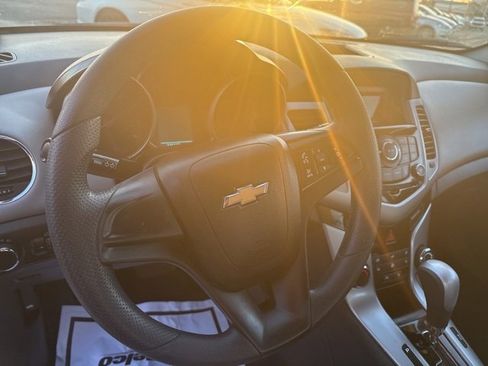 Used 2014 Chevrolet Cruze LS image 17