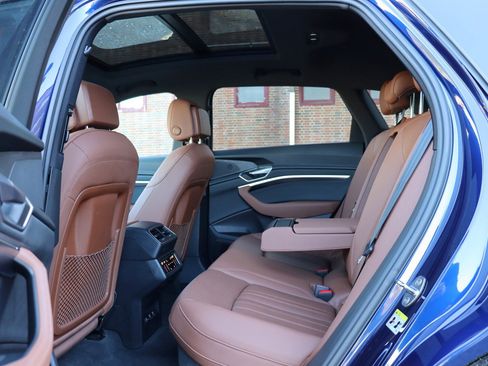 Used 2021 Audi e-tron Premium Plus w/ Premium Plus Package image 14