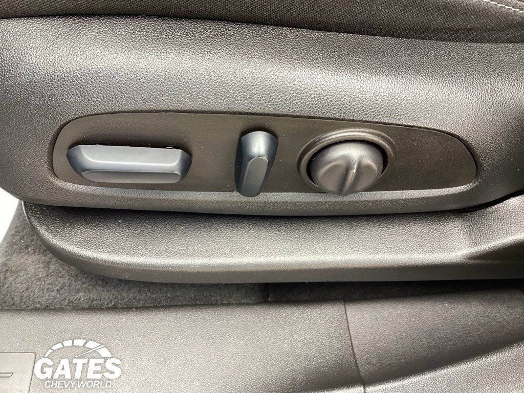 Used 2023 GMC Terrain SLE w/ Driver Convenience Package FWD image 16