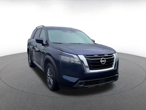 Used 2025 Nissan Pathfinder SV FWD image 3