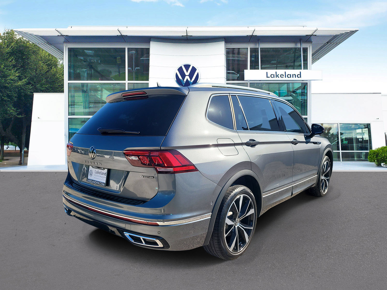 Used 2022 Volkswagen Tiguan SEL R-Line AWD/4WD image 3