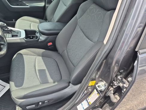 Used 2022 Toyota RAV4 XLE AWD/4WD image 12