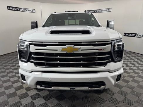 Used 2025 Chevrolet Silverado 2500 LT w/ Z71 Chrome Sport Edition AWD/4WD image 9
