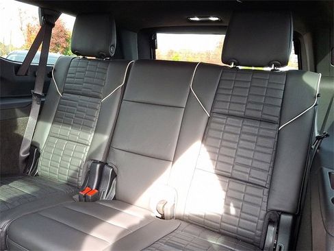 Certified 2025 Cadillac Escalade ESV Sport Platinum image 10