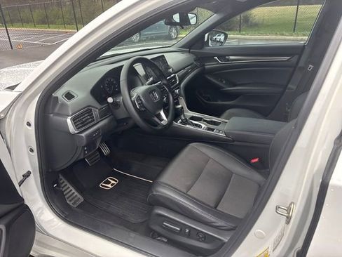 Used 2019 Honda Accord Sport image 14