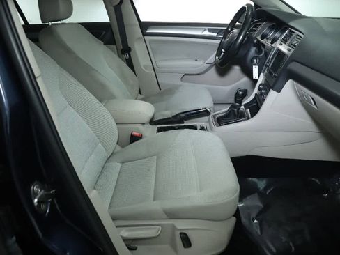 Used 2016 Volkswagen Golf S FWD image 32