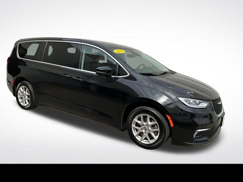Used 2023 Chrysler Pacifica Touring-L FWD image 22