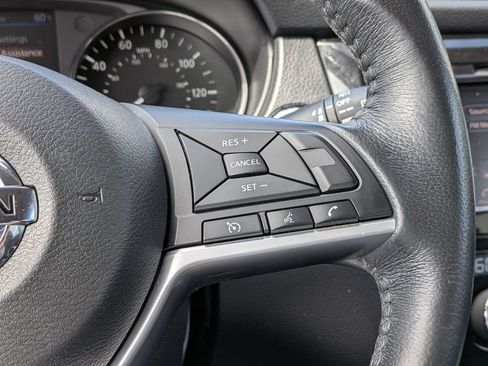 Used 2018 Nissan Rogue SV AWD/4WD image 15