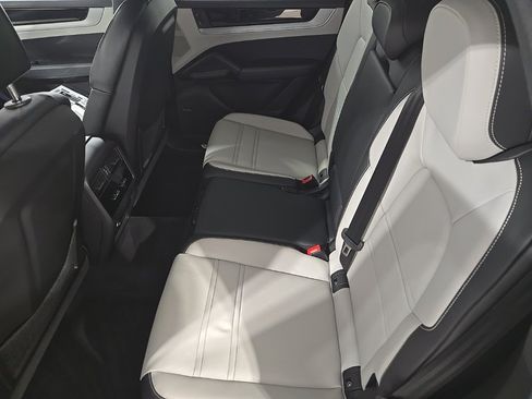 Used 2024 Porsche Cayenne image 20