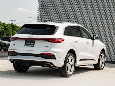 Certified 2025 Audi Q5 Premium Plus w/ Premium Plus AWD/4WD image 4