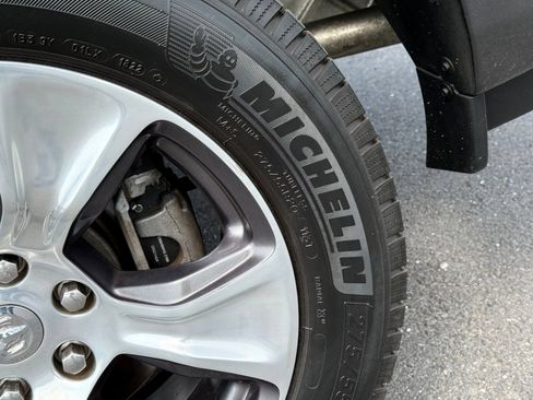 Used 2019 RAM 1500 Laramie AWD/4WD image 13
