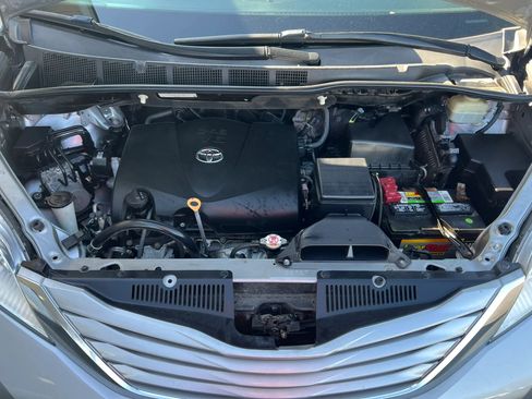 Used 2017 Toyota Sienna LE FWD image 24