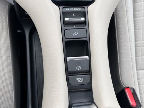 Certified 2023 Honda HR-V LX image 24