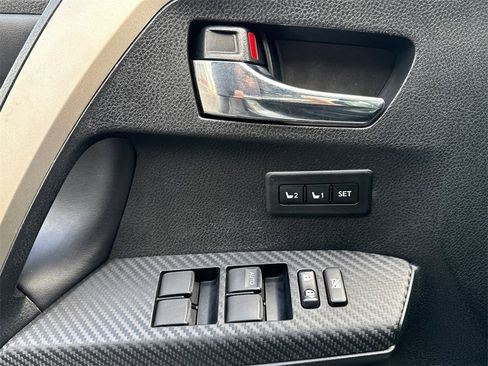 Used 2014 Toyota RAV4 Limited image 19