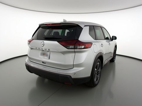 Used 2025 Nissan Rogue SV image 9