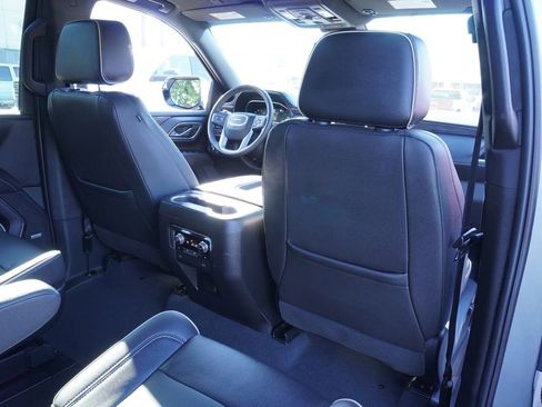 Certified 2023 GMC Yukon SLT w/ SLT Luxury Package image 11