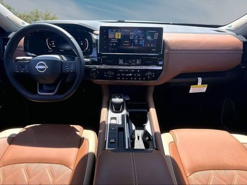 New 2026 Nissan Pathfinder Platinum w/ Accent Package FWD image 5