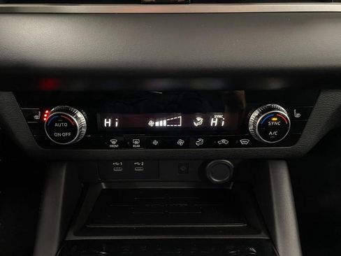 New 2025 Mitsubishi Outlander SE image 26