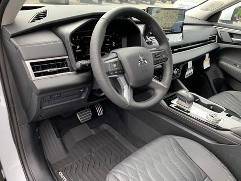 New 2025 Mitsubishi Outlander SEL image 11