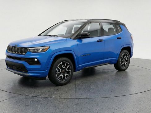Used 2025 Jeep Compass Trailhawk AWD/4WD image 3