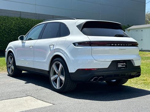 Certified 2025 Porsche Cayenne GTS AWD/4WD image 3