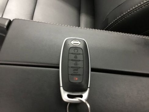 Used 2024 Nissan Rogue SL w/ SL Premium Package image 10